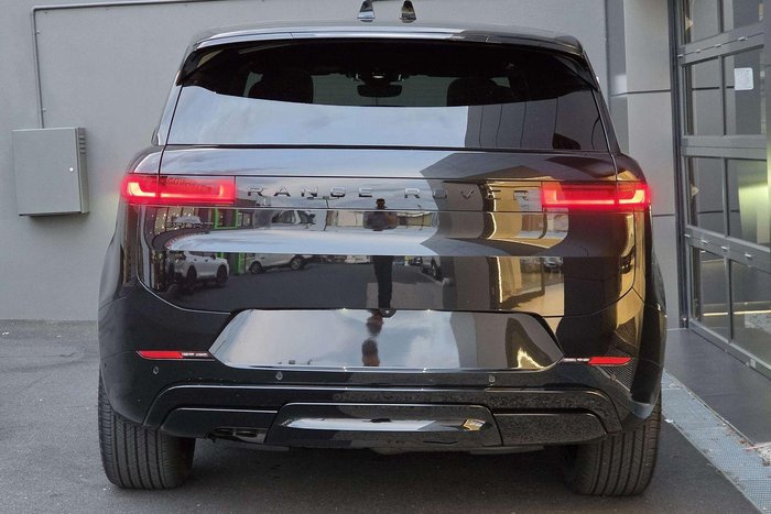 2026 Land Rover Range Rover Sport D250 Dynamic SE