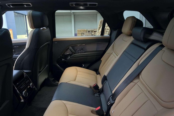 2026 Land Rover Range Rover Sport D250 Dynamic SE