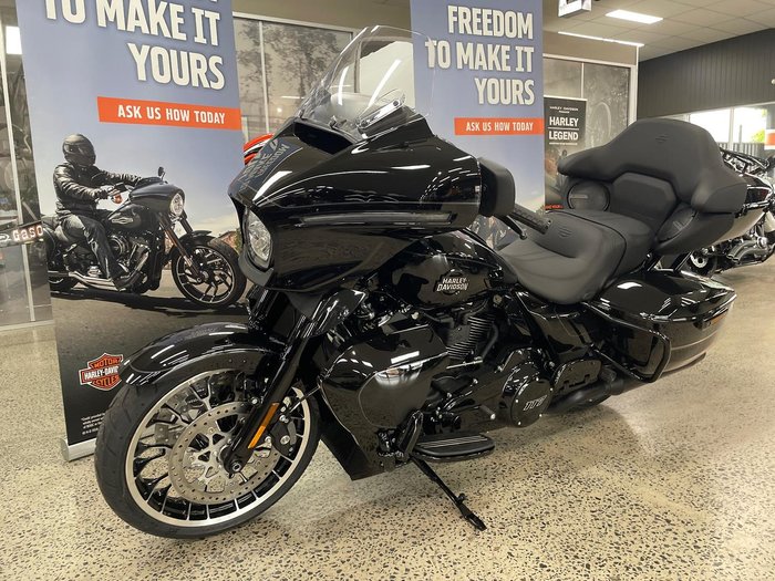 2026 Harley-Davidson Street Glide Limited 117 (FLHXL) Touring Black