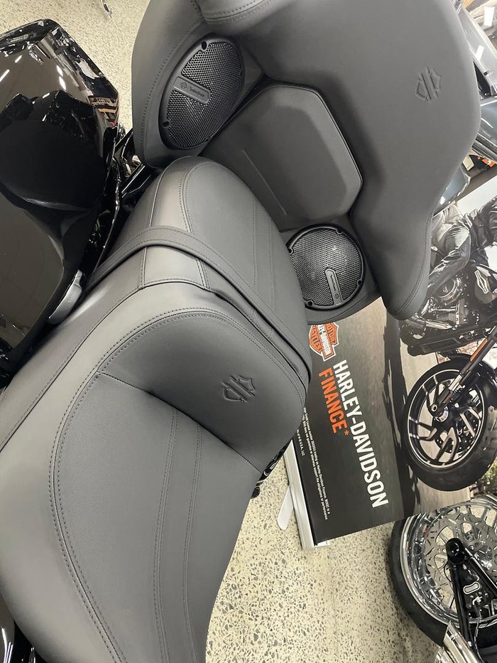 2026 Harley-Davidson Street Glide Limited 117 (FLHXL) Touring Black