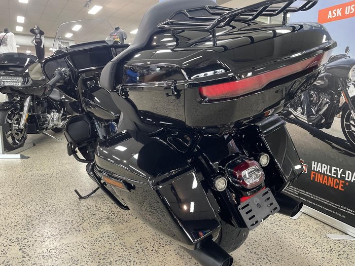 2026 Harley-Davidson Street Glide Limited 117 (FLHXL) Touring Black