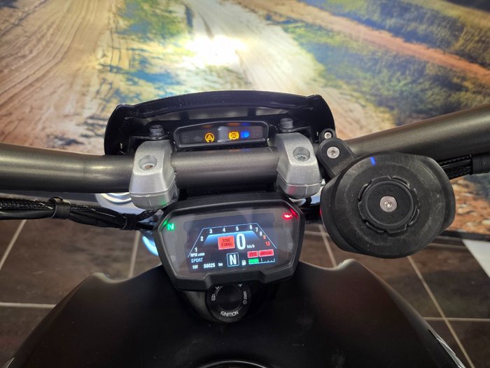 2016 Ducati DIAVEL BLACK