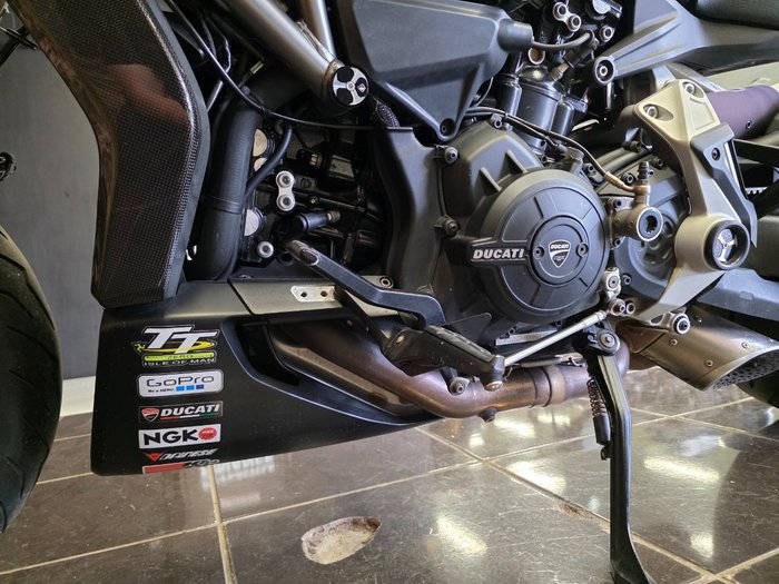 2016 Ducati DIAVEL BLACK