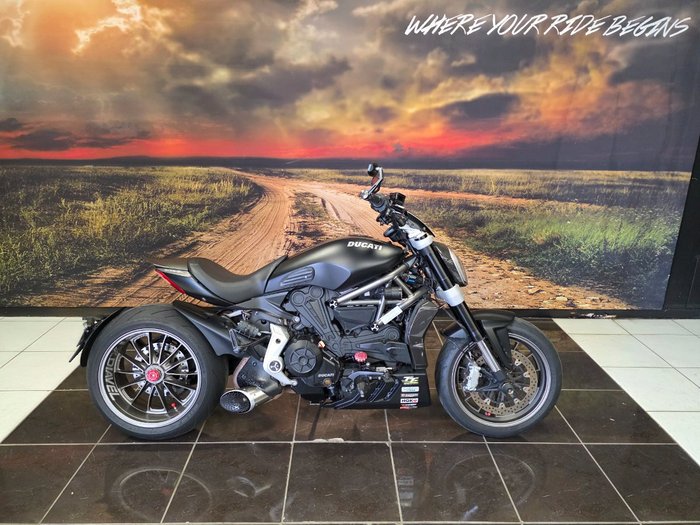 2016 Ducati DIAVEL BLACK