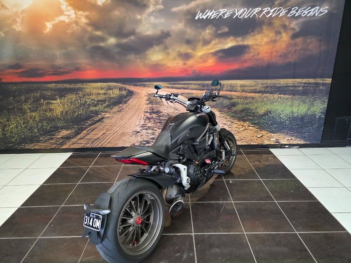 2016 Ducati DIAVEL BLACK