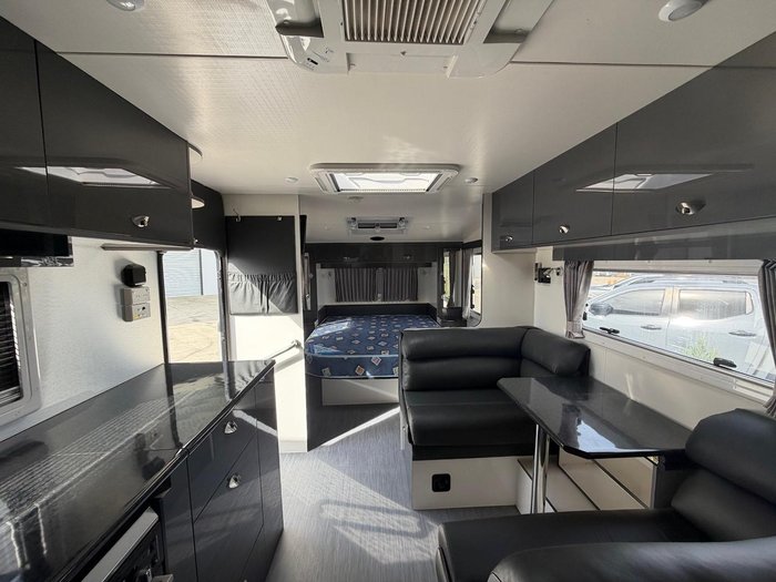 2018 Roma Elegance White 21'6