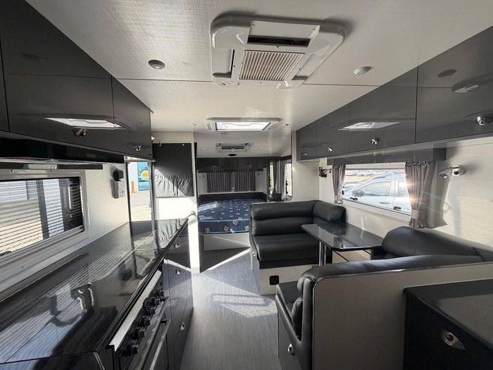2018 Roma Elegance White 21'6