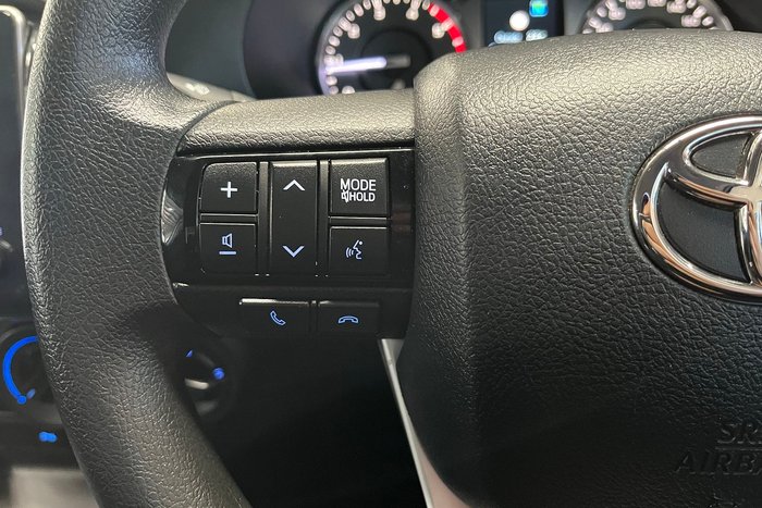 2022 Toyota Hilux SR