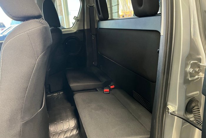2022 Toyota Hilux SR