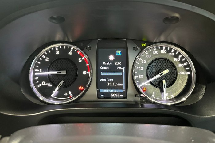 2022 Toyota Hilux SR