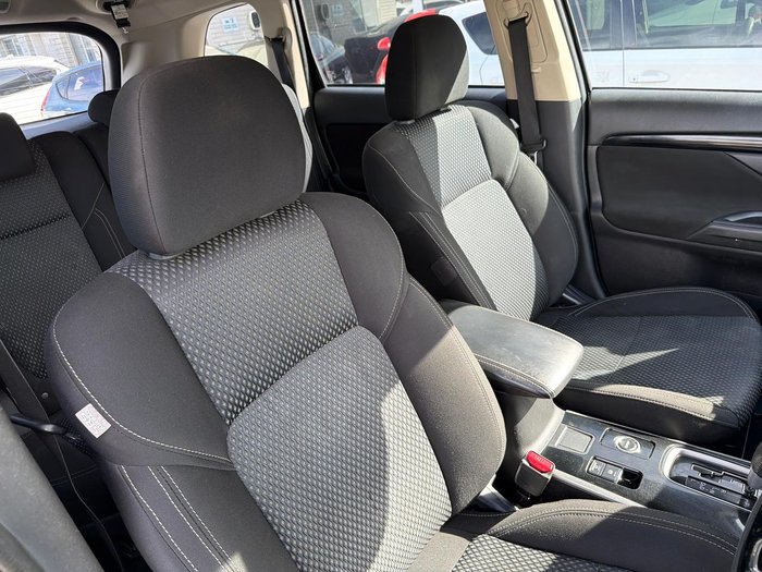 2021 Mitsubishi Outlander ES