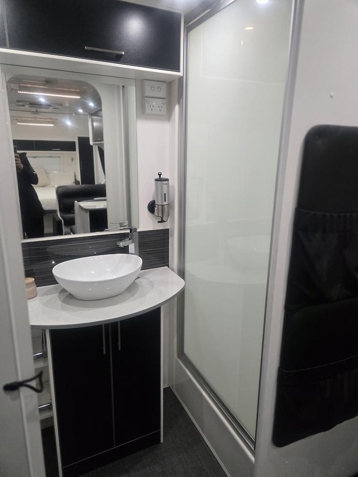 2015 New Age Caravans Big Red 19 Es2