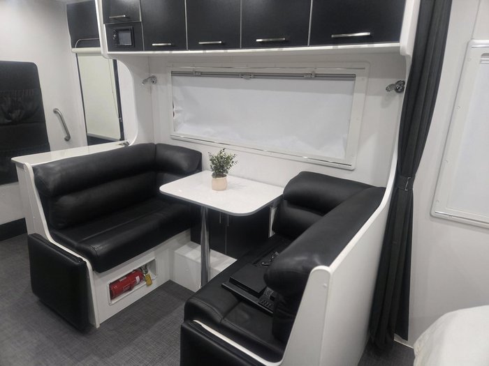 2015 New Age Caravans Big Red 19 Es2