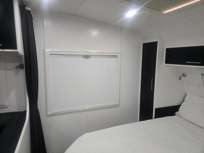 2015 New Age Caravans Big Red 19 Es2