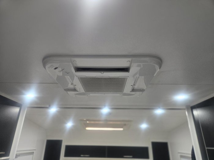 2015 New Age Caravans Big Red 19 Es2