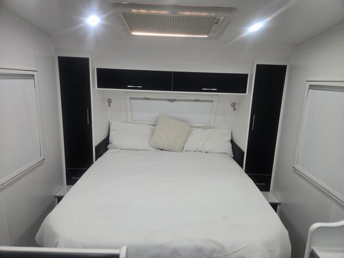 2015 New Age Caravans Big Red 19 Es2