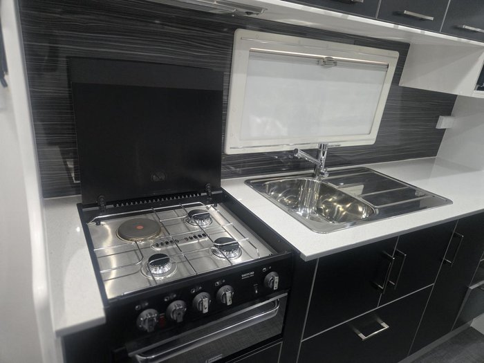 2015 New Age Caravans Big Red 19 Es2