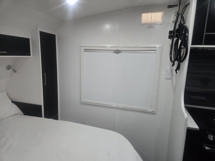 2015 New Age Caravans Big Red 19 Es2