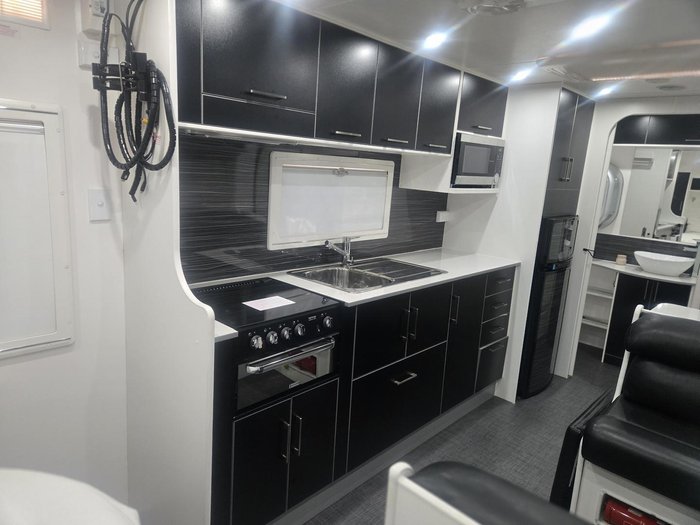 2015 New Age Caravans Big Red 19 Es2