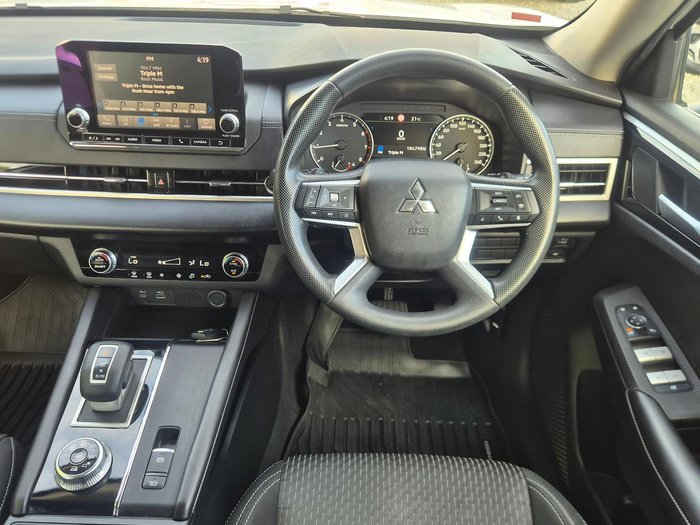 2023 Mitsubishi Outlander ES