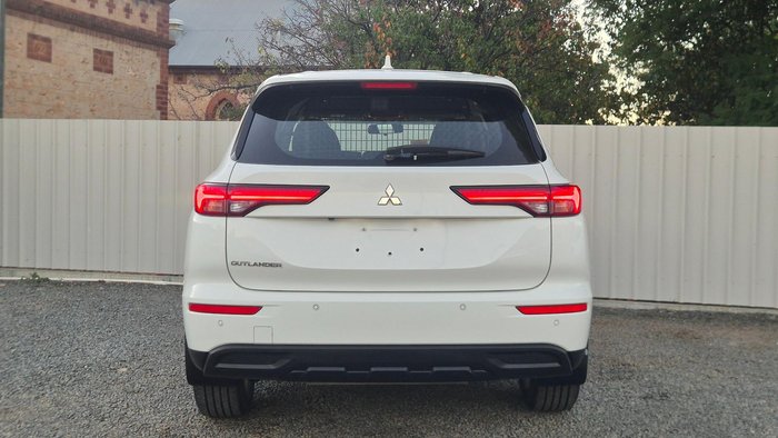 2023 Mitsubishi Outlander ES