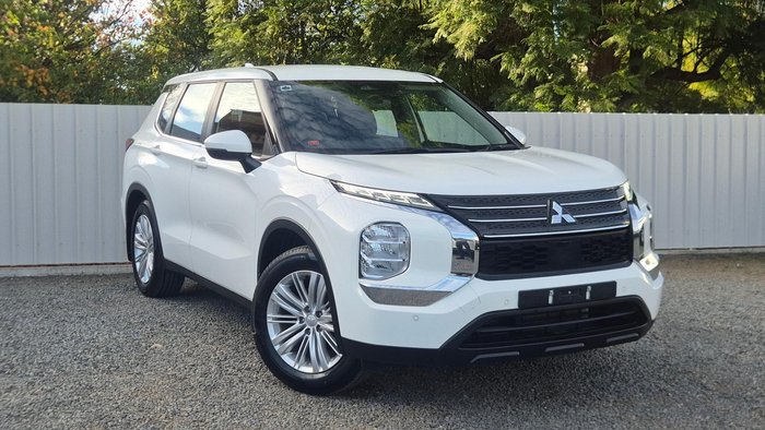 2023 Mitsubishi Outlander ES