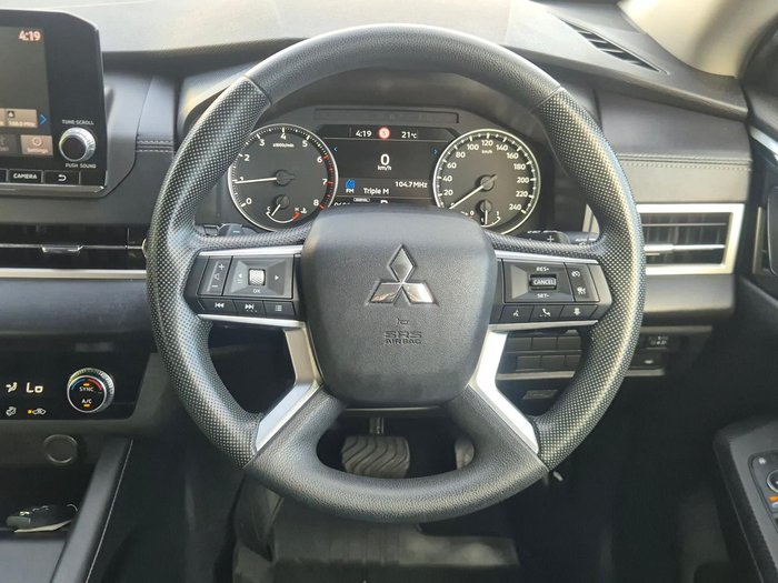 2023 Mitsubishi Outlander ES