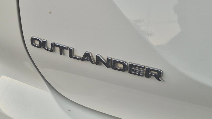 2023 Mitsubishi Outlander ES
