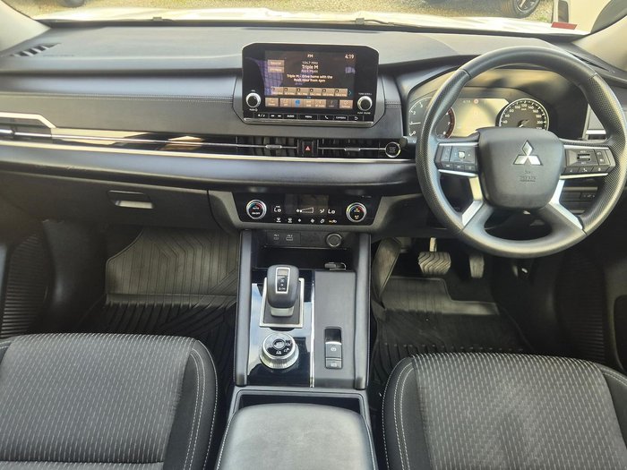 2023 Mitsubishi Outlander ES