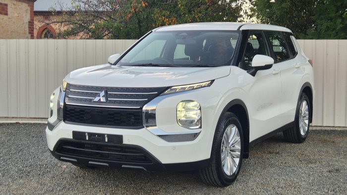 2023 Mitsubishi Outlander ES