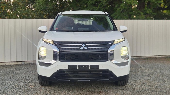 2023 Mitsubishi Outlander ES