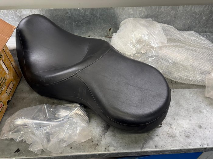 2012 Harley-Davidson Dyna Super Glide Custom 1584 (FXDC) Dyna Red