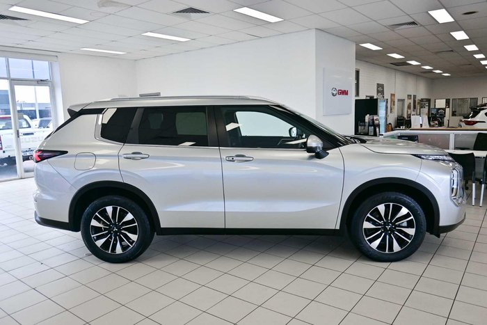 2025 Mitsubishi Outlander LS