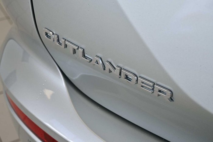 2025 Mitsubishi Outlander LS