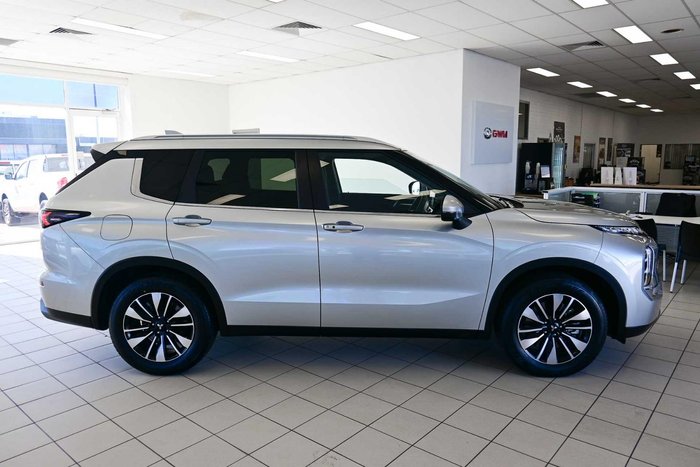 2025 Mitsubishi Outlander LS