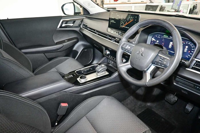 2025 Mitsubishi Outlander LS
