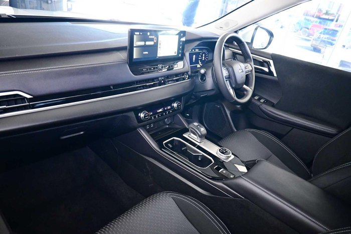 2025 Mitsubishi Outlander LS