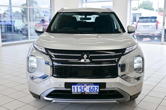 2025 Mitsubishi Outlander LS