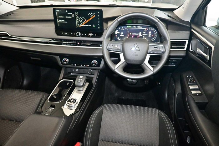 2025 Mitsubishi Outlander LS