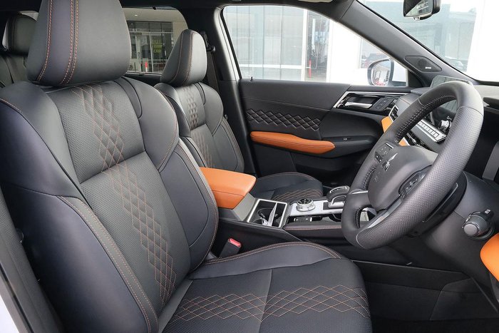 2025 Mitsubishi Outlander PHEV Exceed Tourer