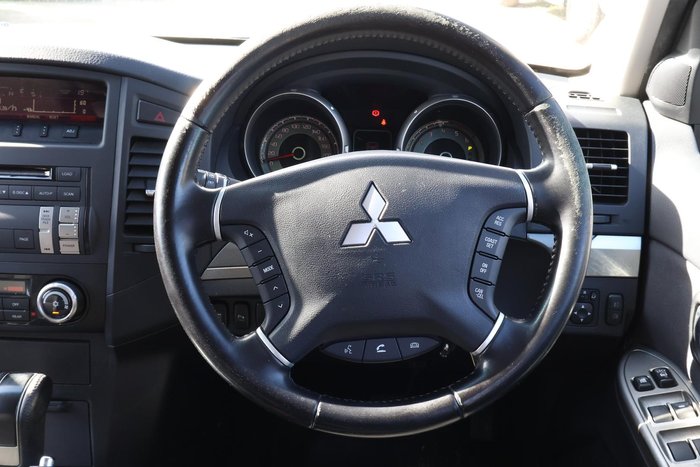 2011 Mitsubishi Pajero GLS