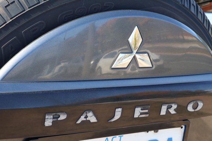 2011 Mitsubishi Pajero GLS