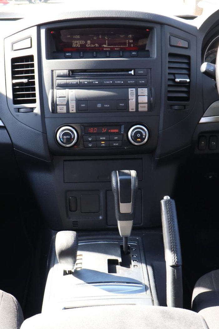 2011 Mitsubishi Pajero GLS