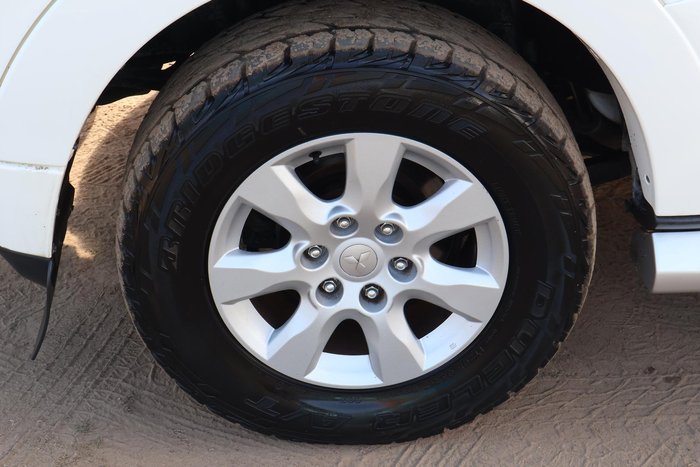 2011 Mitsubishi Pajero GLS