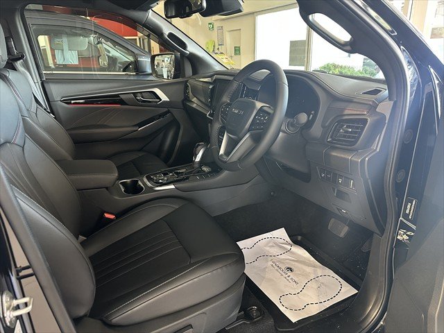 2026 ISUZU MU-X XT