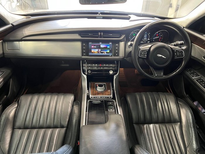 2016 Jaguar XF 25t Portfolio