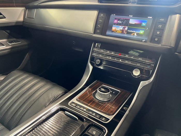 2016 Jaguar XF 25t Portfolio