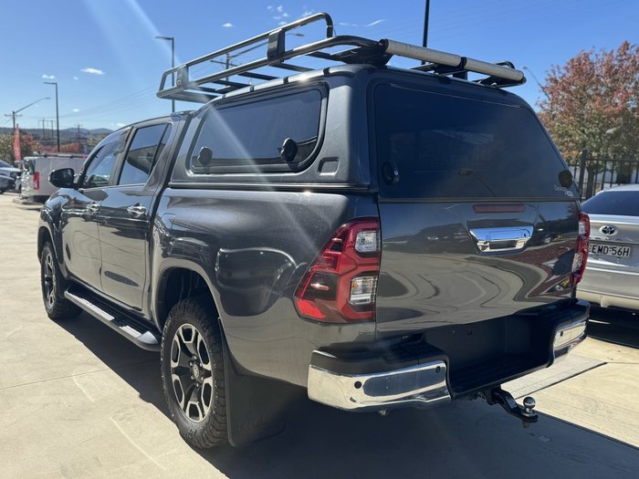 2020 Toyota Hilux SR5