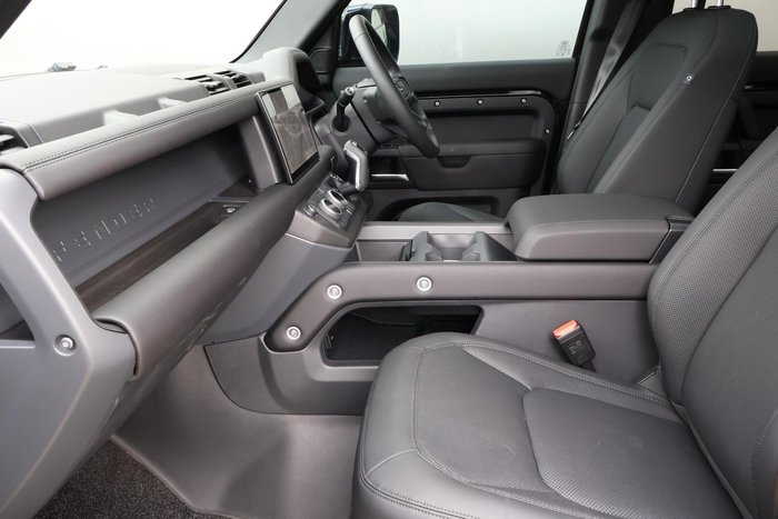 2025 Land Rover Defender 110 D350 X-Dynamic SE