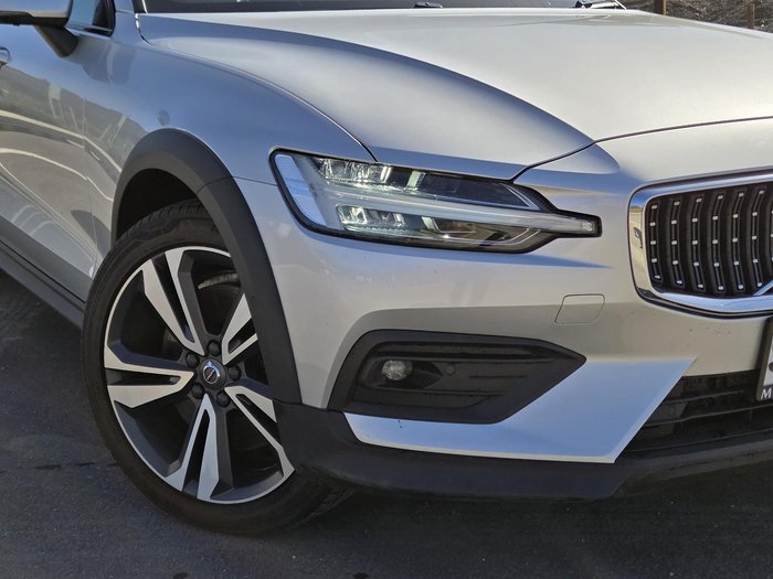 2022 Volvo V60 Cross Country B5
